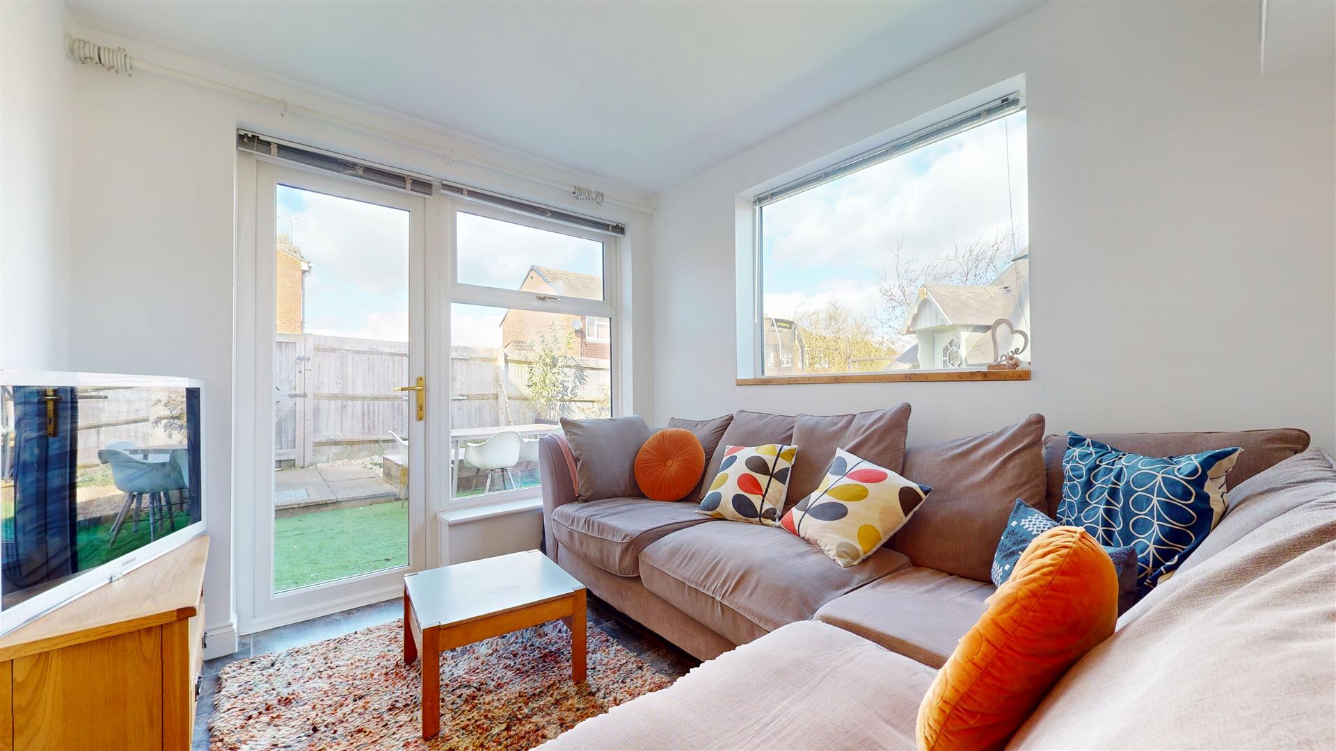 4 bed property in Westbury Lane, Newport Pagnell